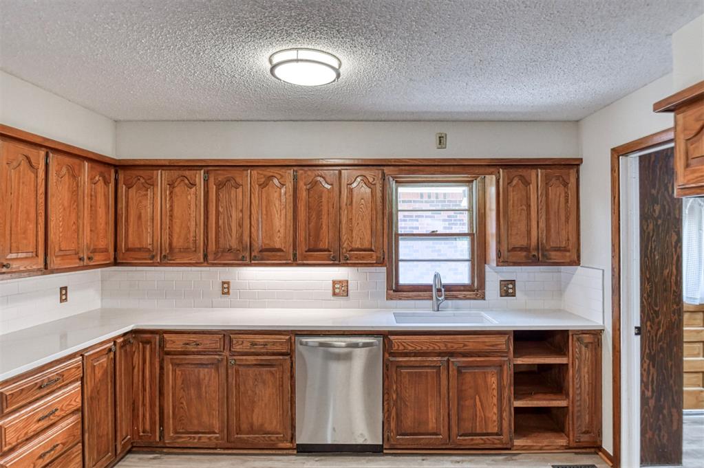 220 W Glenhaven Drive Property Photo 8