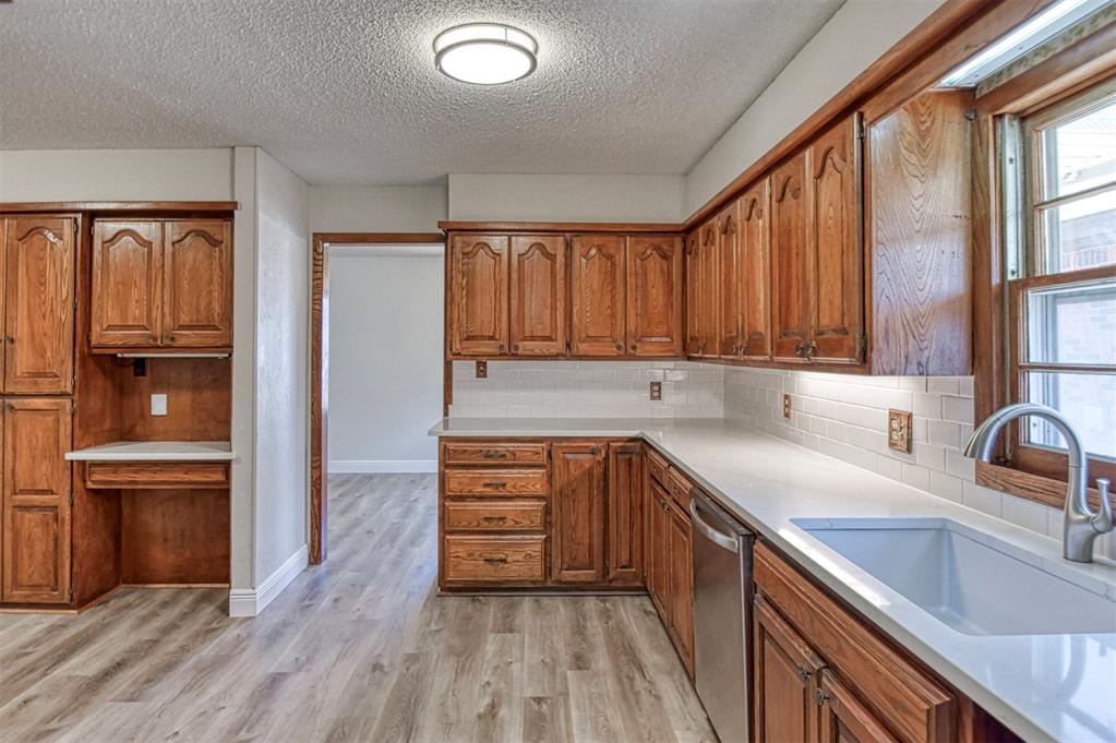 220 W Glenhaven Drive Property Photo 9