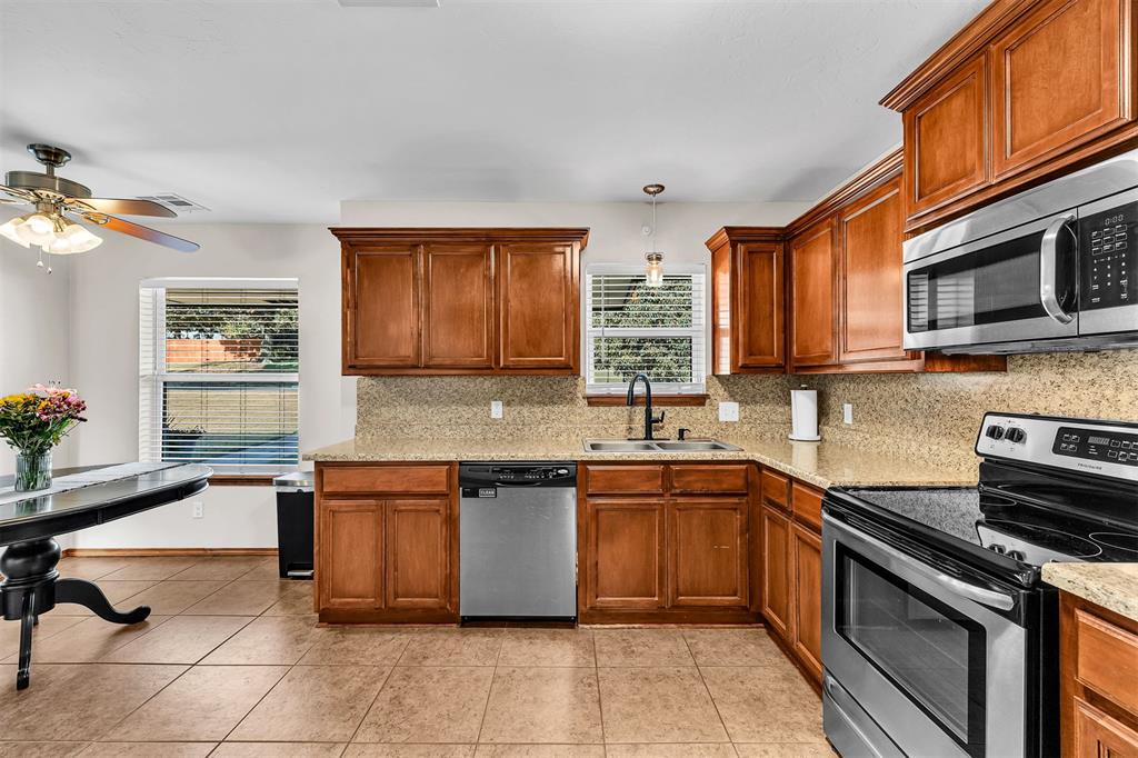 905 Mulberry Lane Property Photo 8
