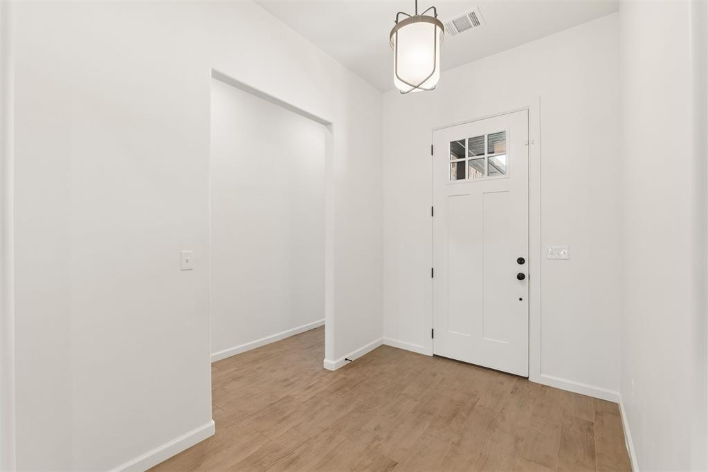 8110 Goldfinch Drive Property Photo 8
