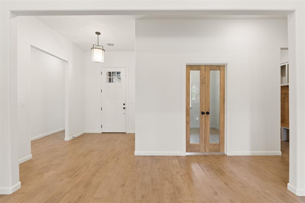 8110 Goldfinch Drive Property Photo 10
