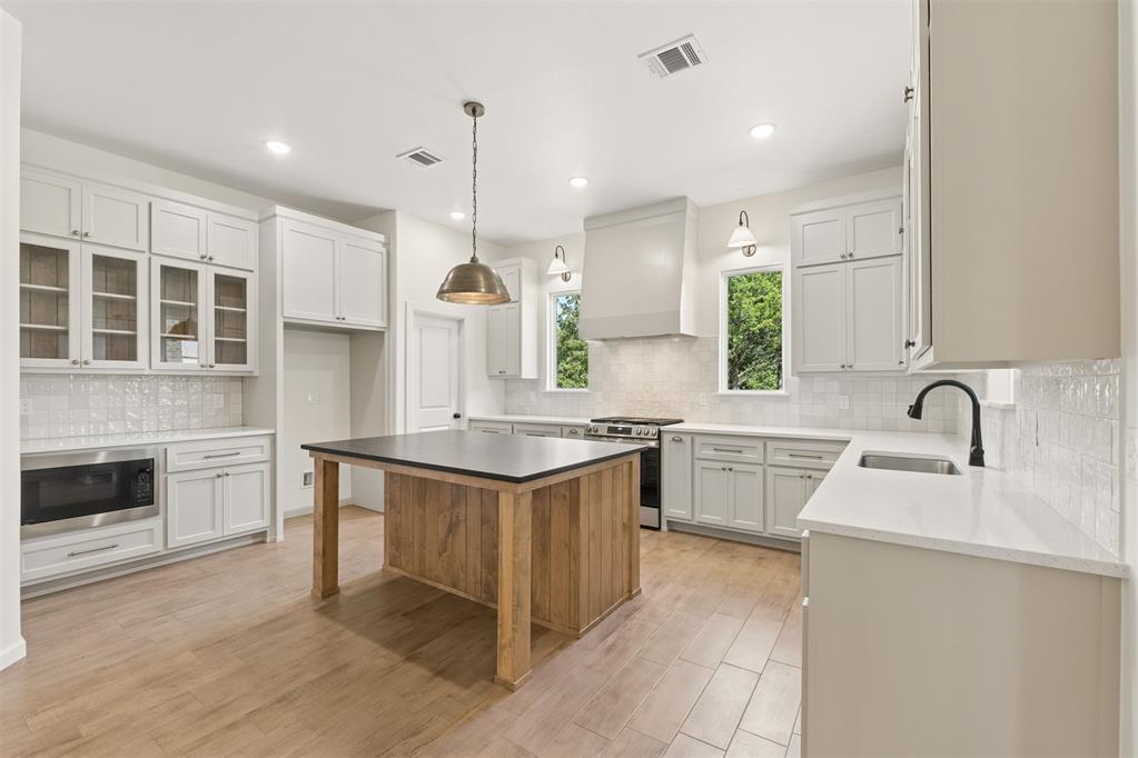 8110 Goldfinch Drive Property Photo 16