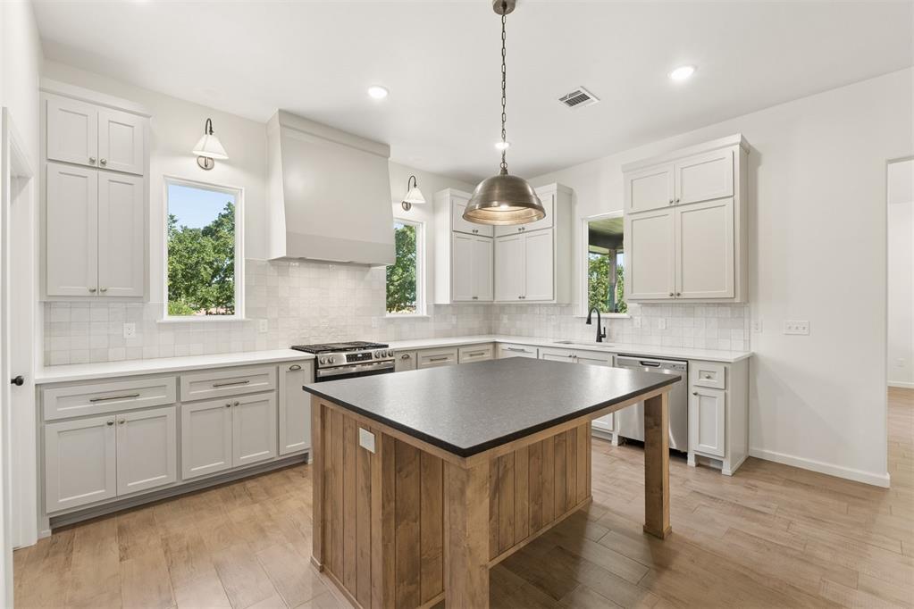8110 Goldfinch Drive Property Photo 18