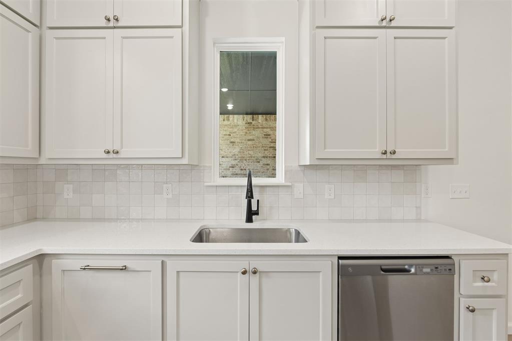 8110 Goldfinch Drive Property Photo 22