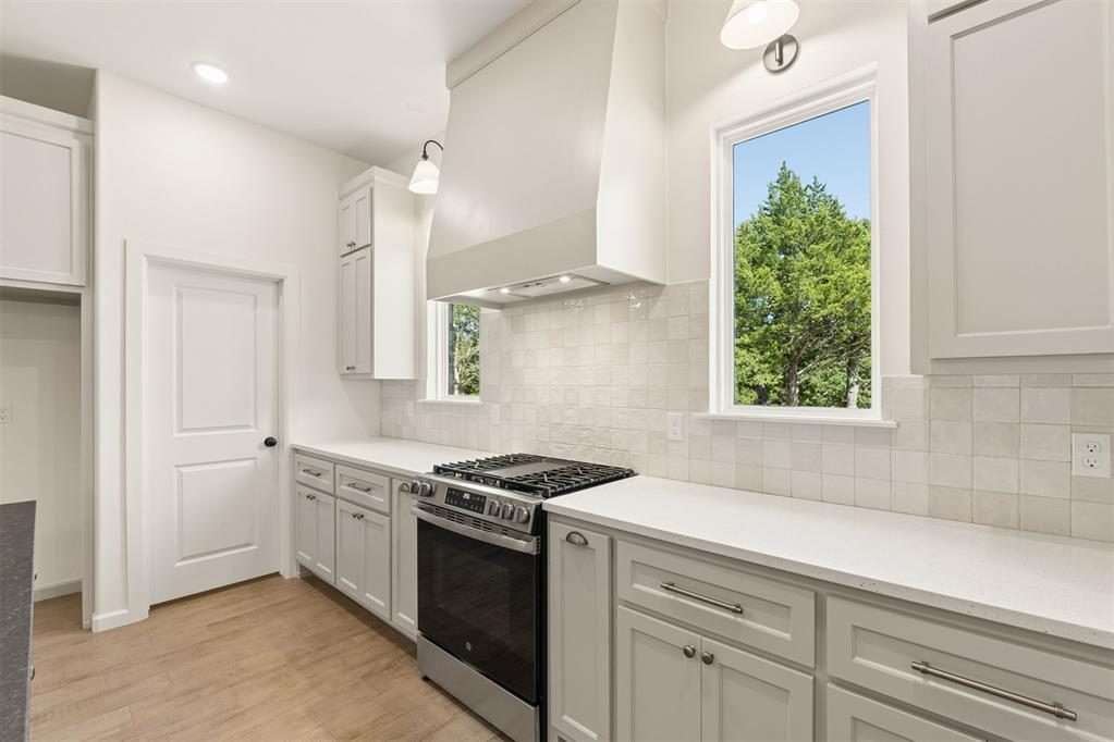 8110 Goldfinch Drive Property Photo 24