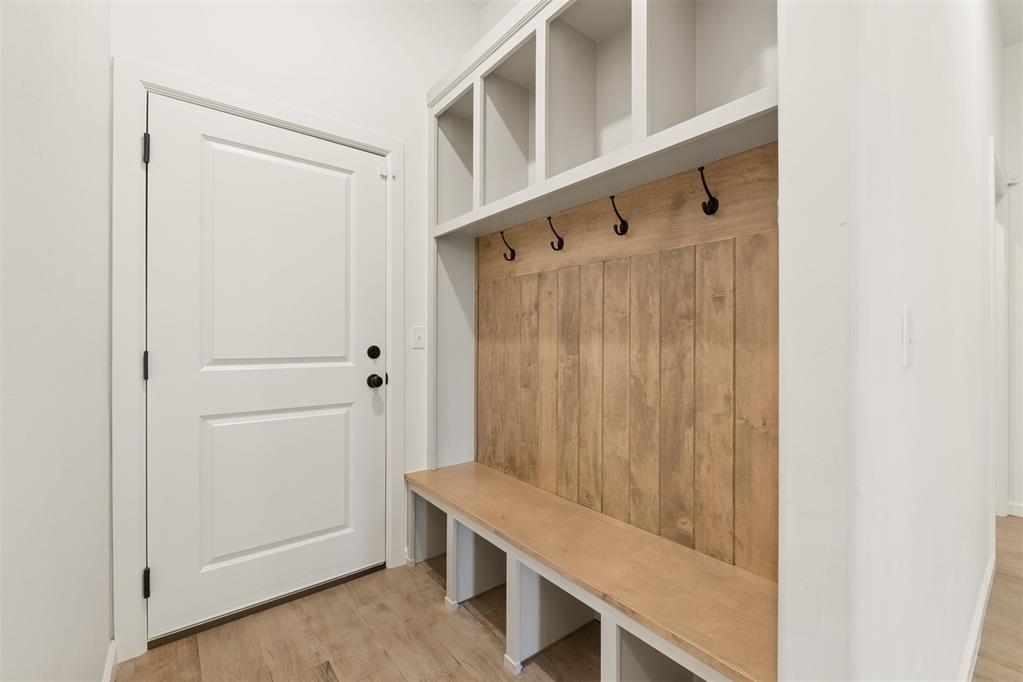 8110 Goldfinch Drive Property Photo 26