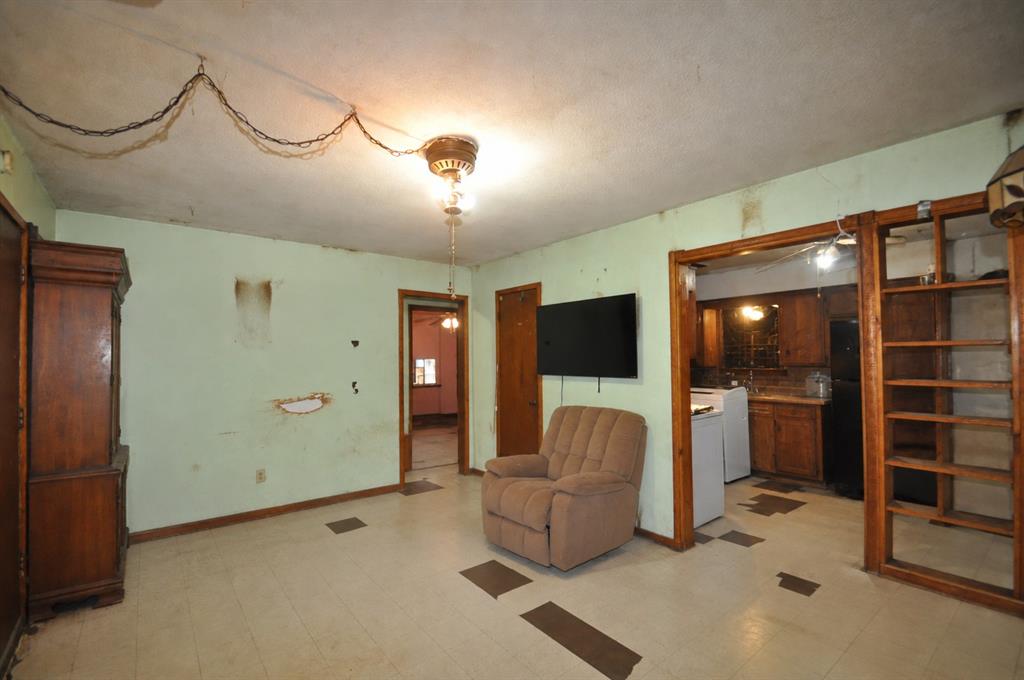 111 S Norman Avenue Property Photo 2