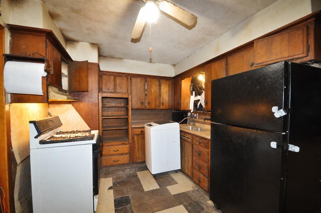 111 S Norman Avenue Property Photo 4