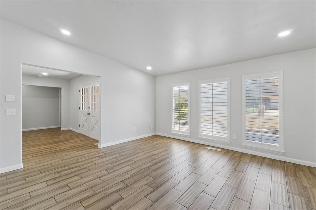 6705 Whitehall Drive Property Photo 6