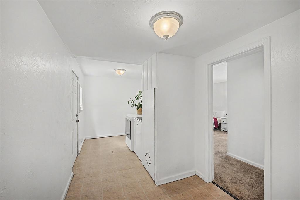 218 W Adams Street Property Photo 7