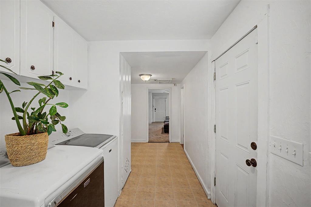 218 W Adams Street Property Photo 8