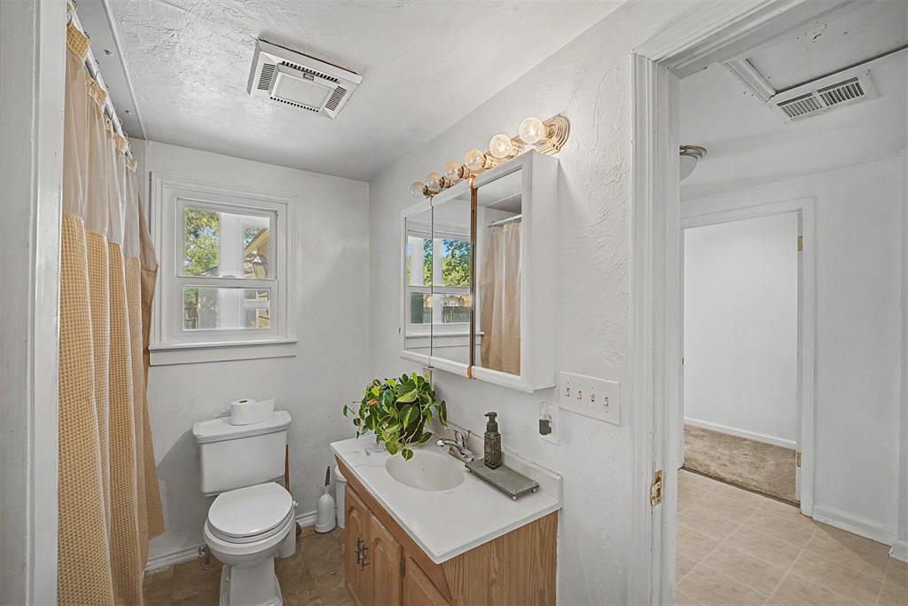 218 W Adams Street Property Photo 9