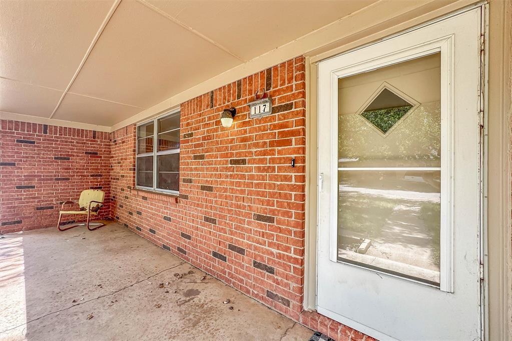 117 E 4th Street Property Photo 3