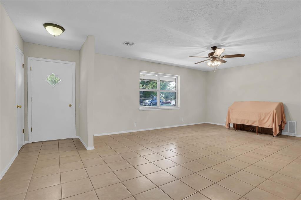 117 E 4th Street Property Photo 5