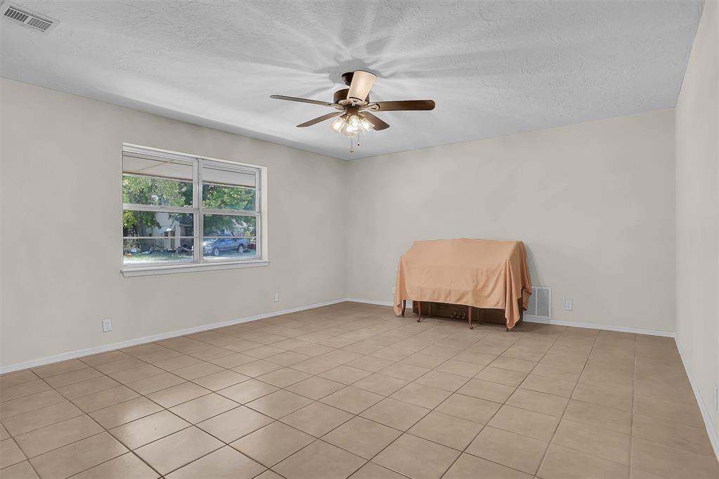 117 E 4th Street Property Photo 6