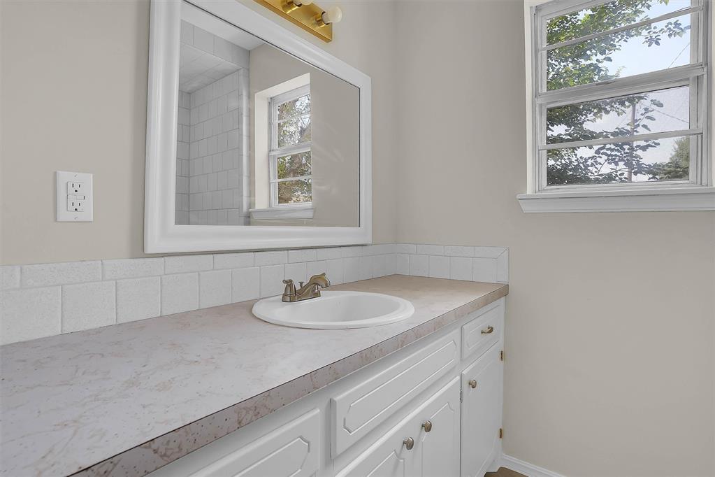 117 E 4th Street Property Photo 19