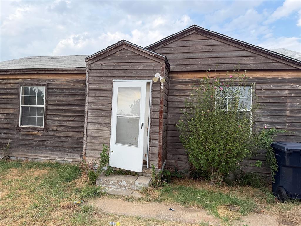 3105 S Independence Avenue Property Photo 1