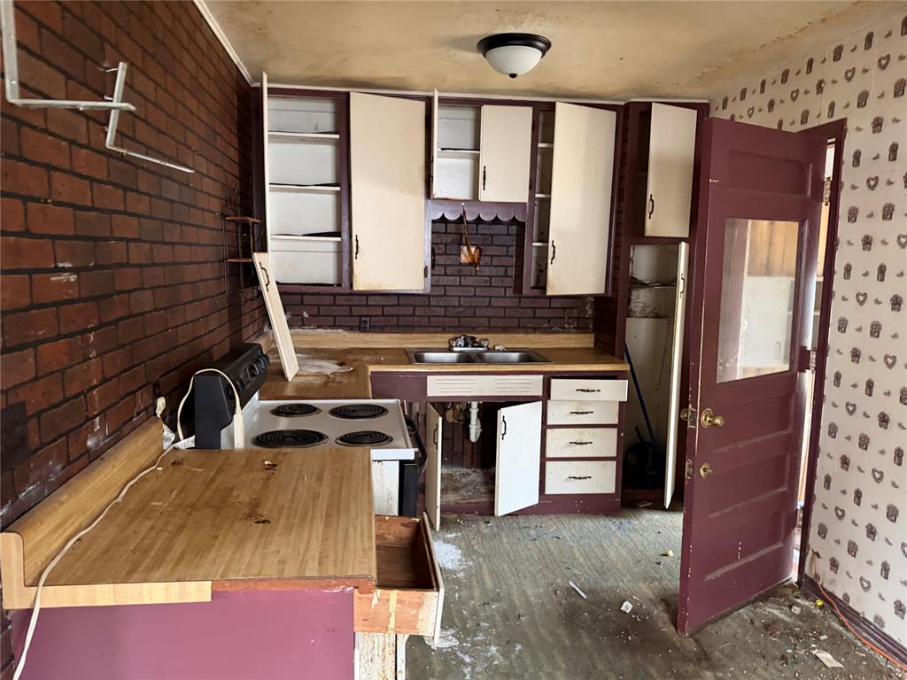 3105 S Independence Avenue Property Photo 4