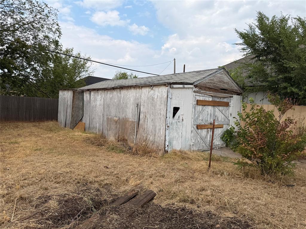 3105 S Independence Avenue Property Photo 18