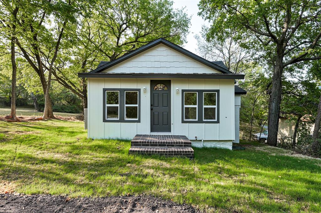 407 E 7th Street Property Photo 1