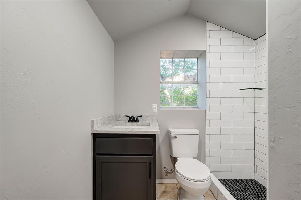 407 E 7th Street Property Photo 14