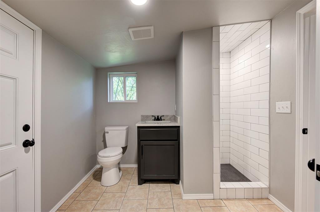 407 E 7th Street Property Photo 19