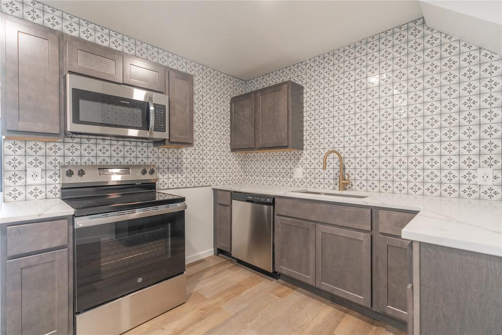 1105 N Beach Avenue Property Photo 2