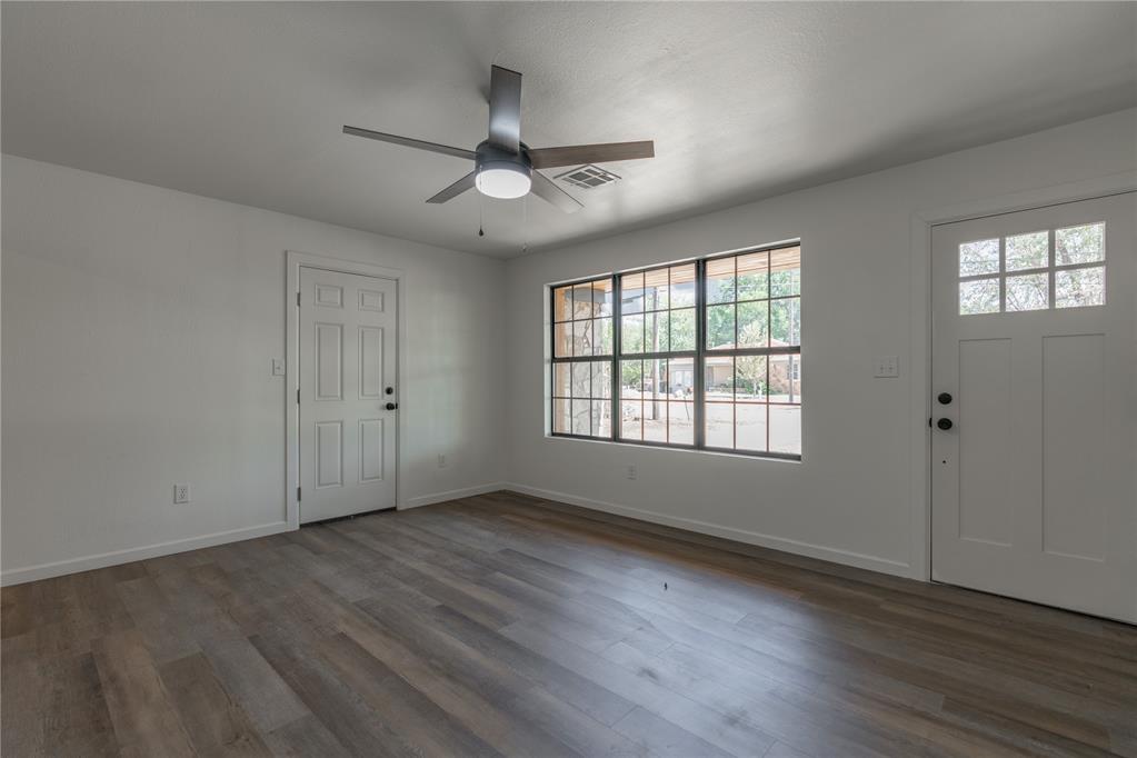 1105 N Beach Avenue Property Photo 3