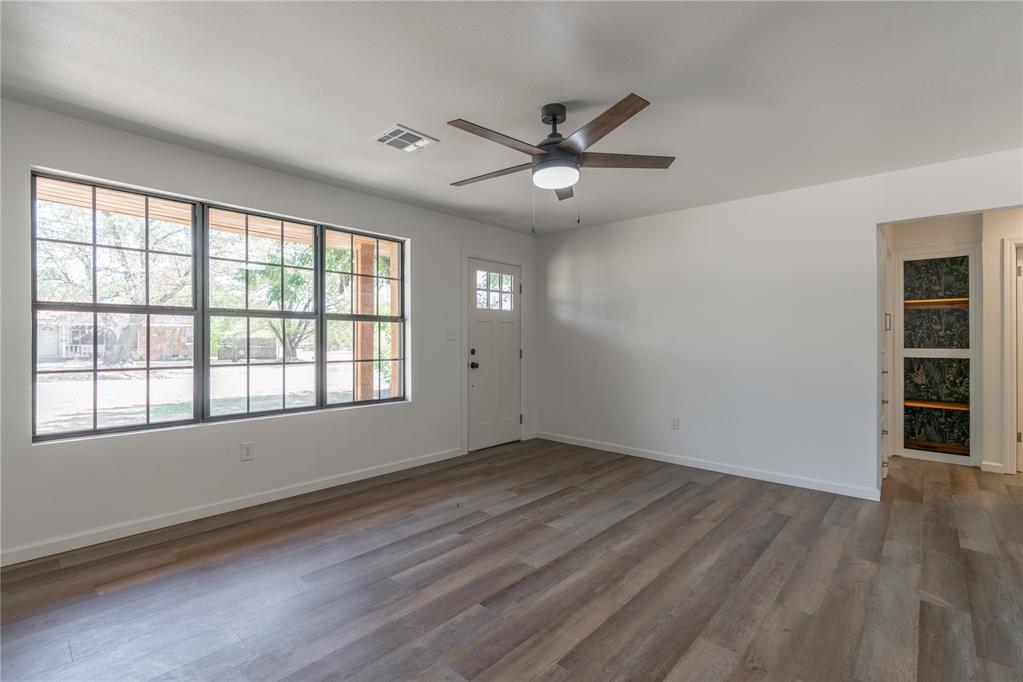 1105 N Beach Avenue Property Photo 4