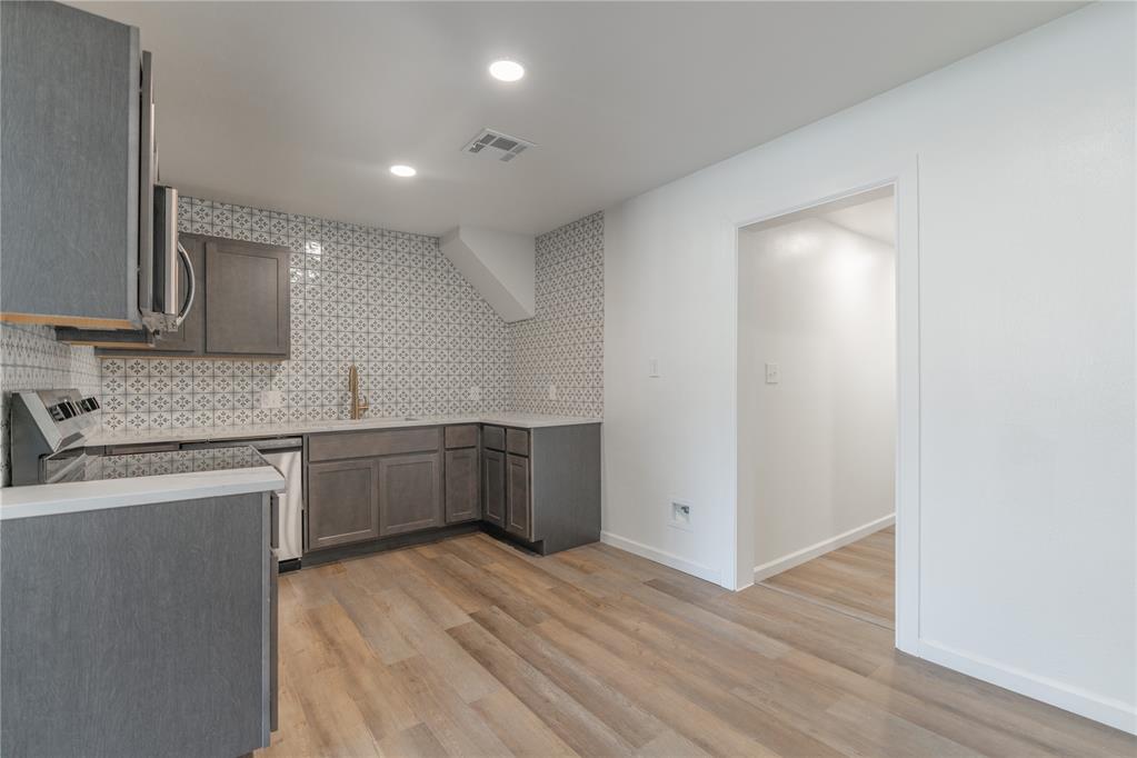 1105 N Beach Avenue Property Photo 6