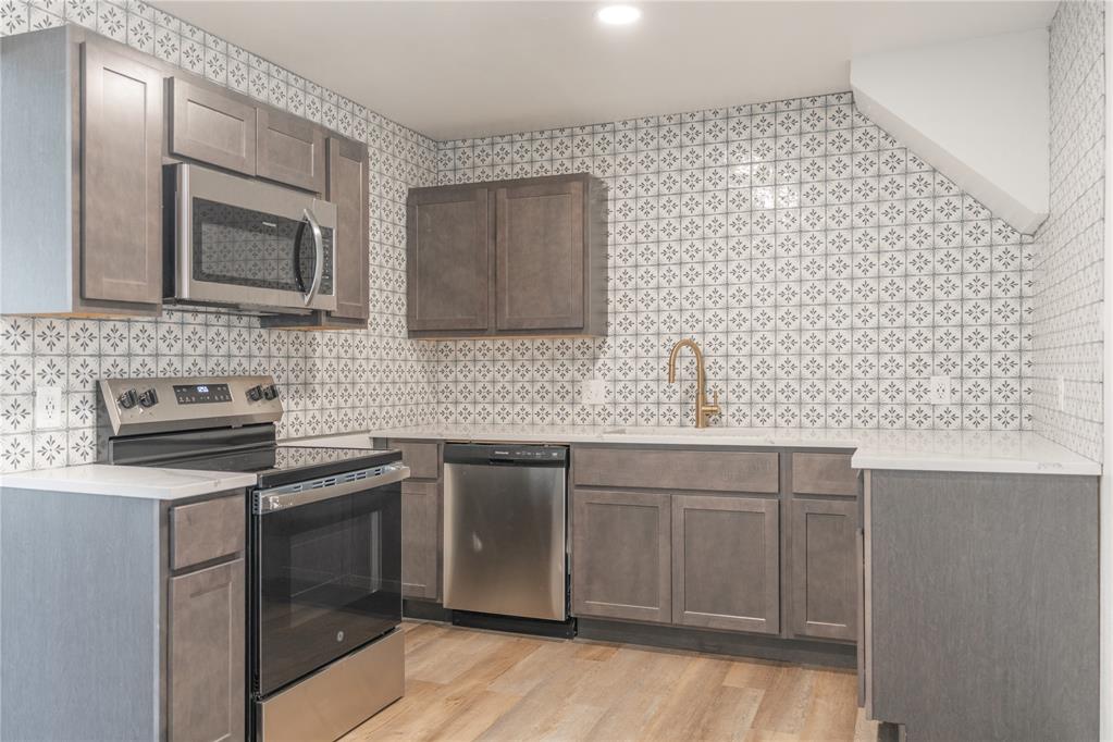 1105 N Beach Avenue Property Photo 7