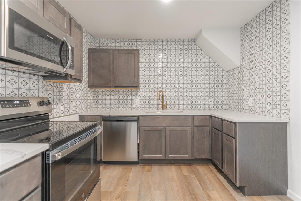 1105 N Beach Avenue Property Photo 8