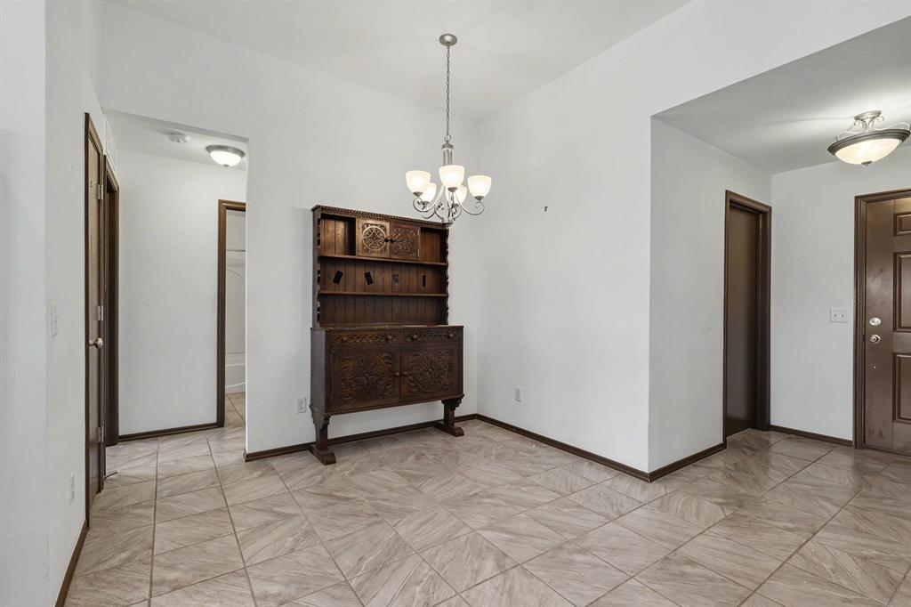 19104 Visto Drive Property Photo 5
