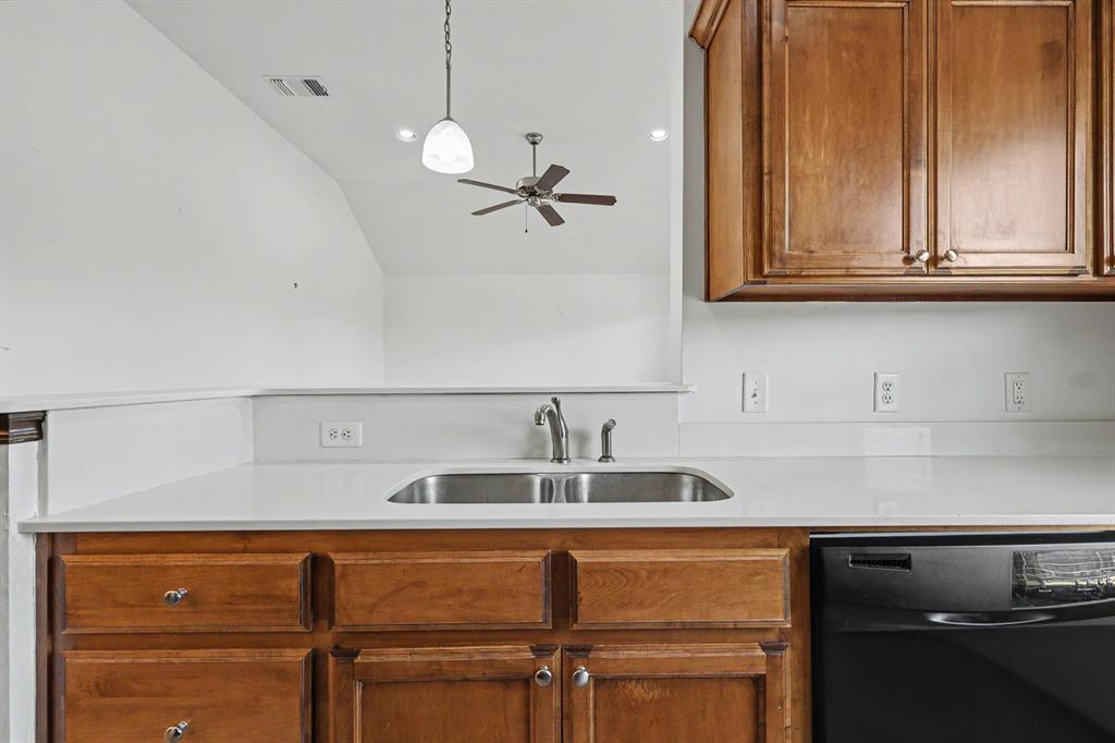 19104 Visto Drive Property Photo 8