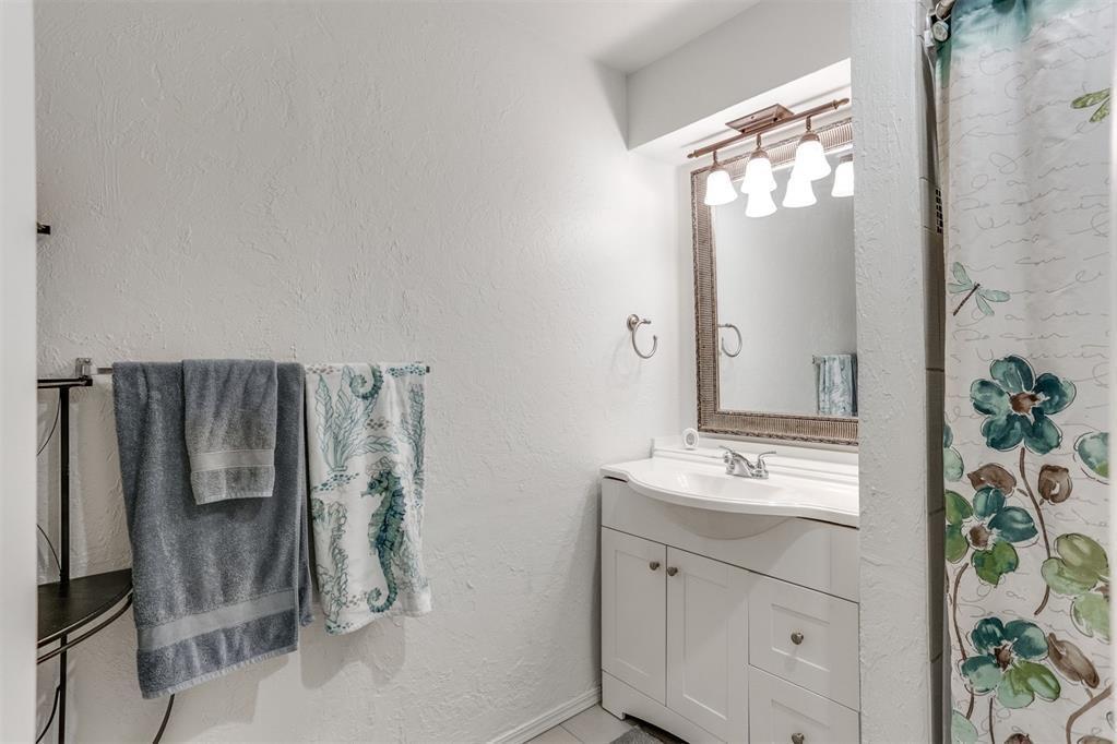 6732 N Meridian Avenue Property Photo 11