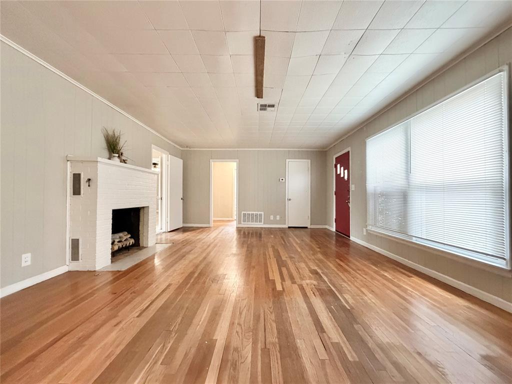 118 W Franklin Street Property Photo 4
