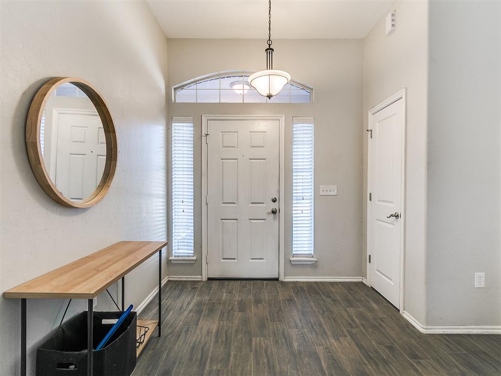 712 Wall Circle Property Photo 2