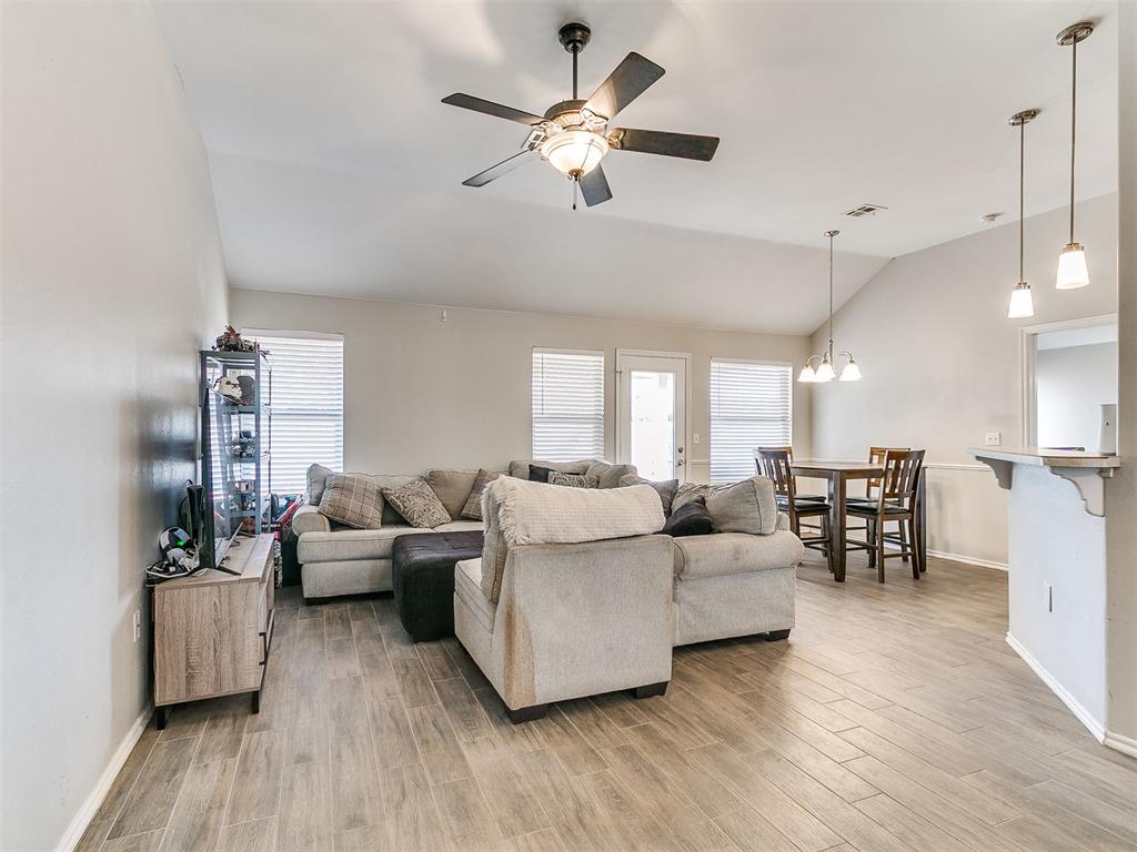 712 Wall Circle Property Photo 4