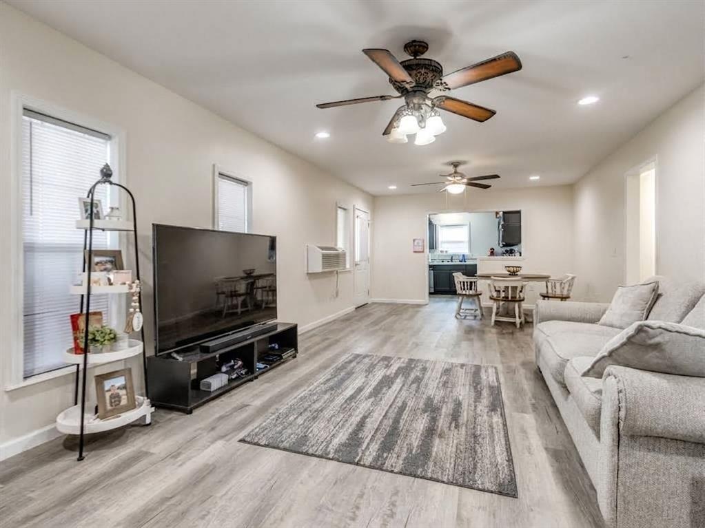 309 S Pybas Street Property Photo 2