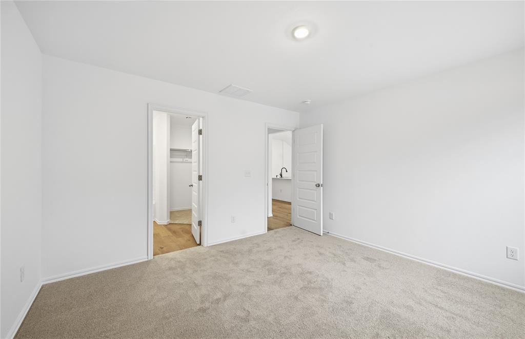 1203 Saddle Drive Property Photo 5