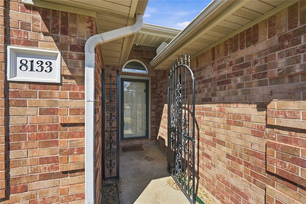 8133 Woodhue Drive Property Photo 7