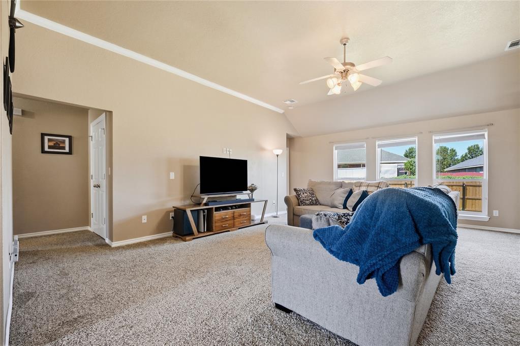8133 Woodhue Drive Property Photo 9