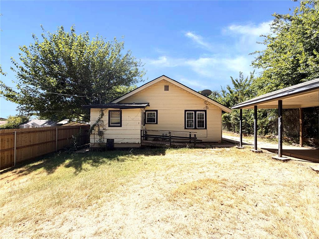 1707 E Park Place Property Photo 5