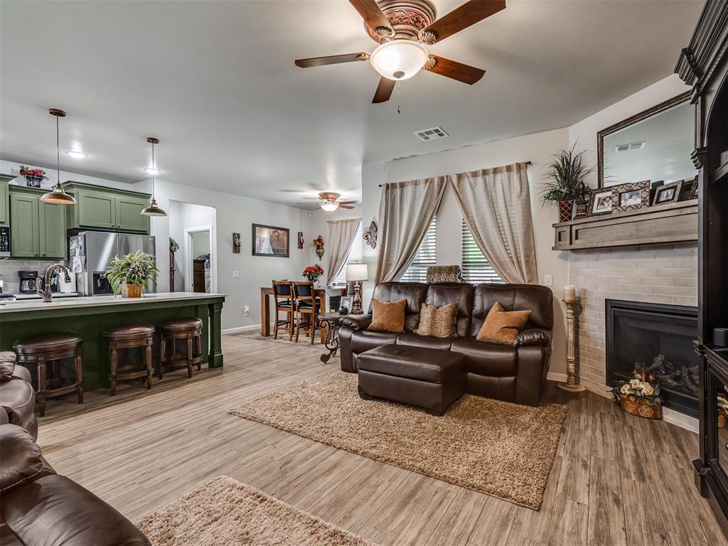 2416 Creek Side Circle Property Photo 6