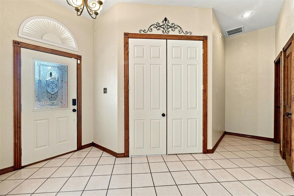 1607 Sw Edward Circle Property Photo 6