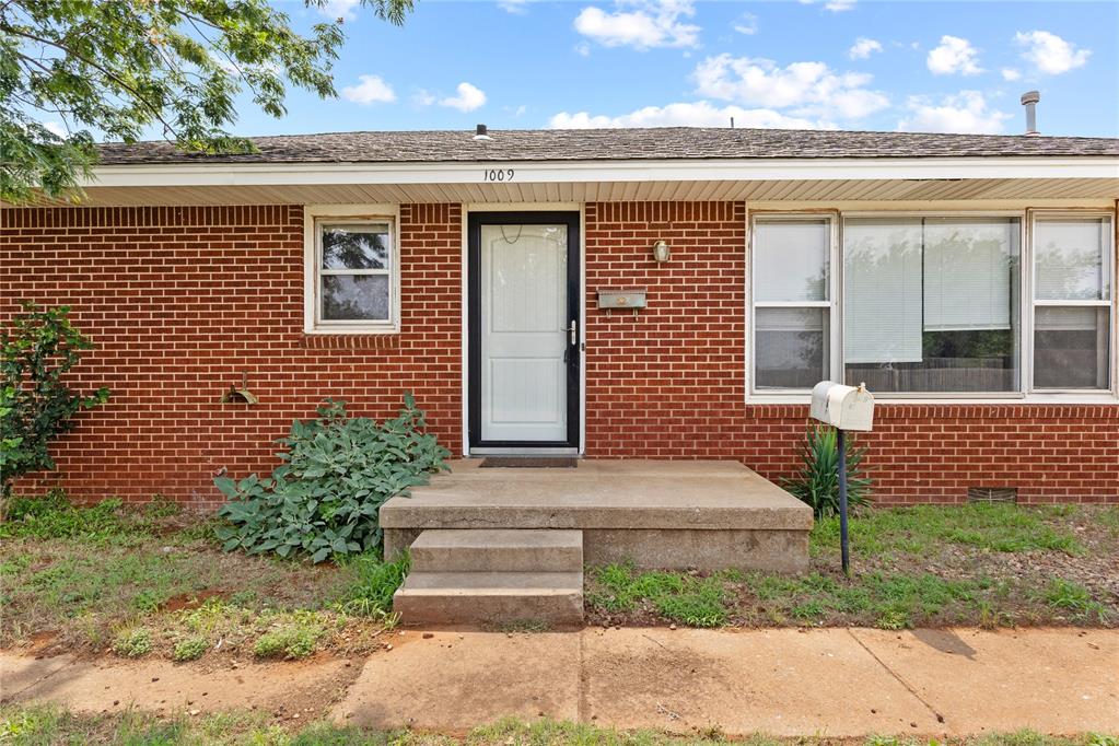 1009 N Illinois Street Property Photo 2