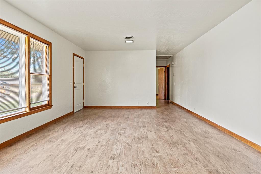 1009 N Illinois Street Property Photo 3