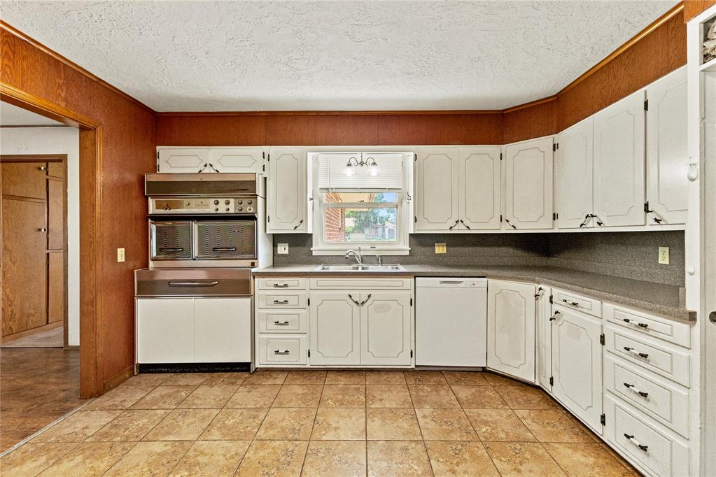 1009 N Illinois Street Property Photo 5