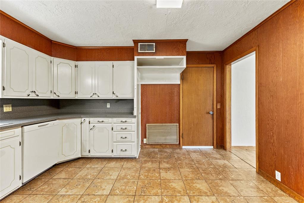 1009 N Illinois Street Property Photo 6