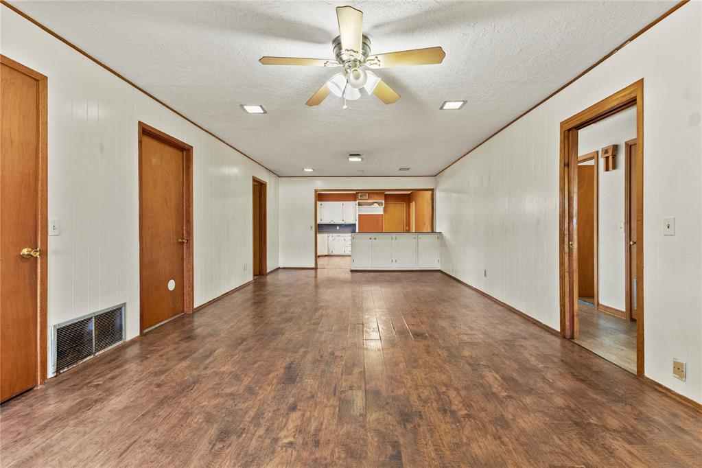 1009 N Illinois Street Property Photo 9